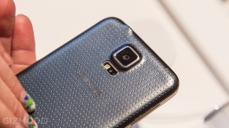 Illustration for article titled Samsung Galaxy S5 Hands On: A Tiny Dimpled Step Into the Future